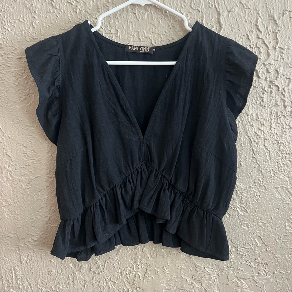 ⭐️ Cropped Black Flutter Sleeve Blouse